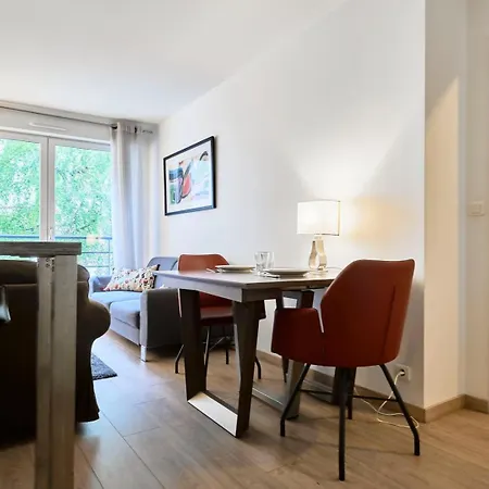 Centre - Superb Bright Parking Appartement